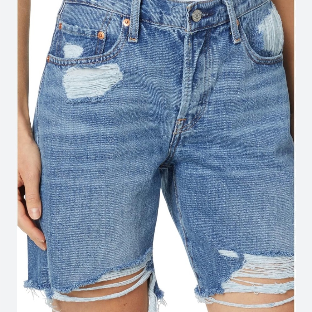 NWT Levi’s 501 90s  Jean shorts 25